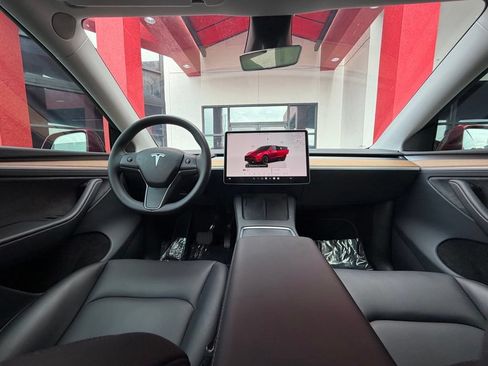 Used 2024 Tesla Model Y Long Range AWD/4WD image 31
