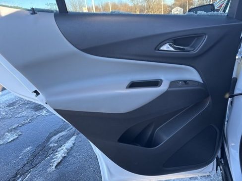 Used 2023 Chevrolet Equinox LS w/ LS Convenience Package image 16