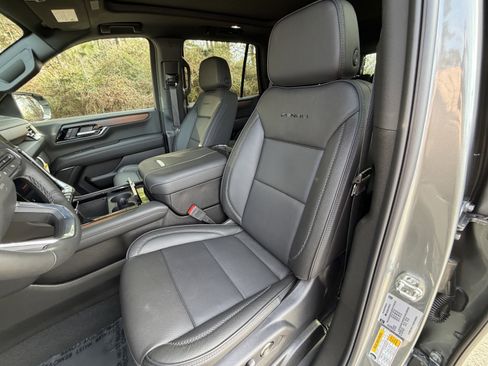 New 2026 GMC Yukon Denali w/ Sun & Power Step Package image 16