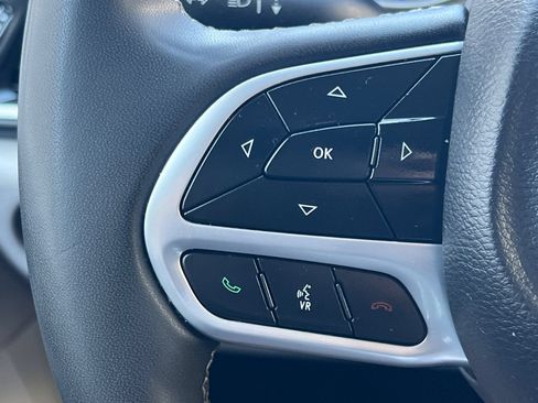 Used 2024 Chrysler Pacifica Touring-L FWD image 34