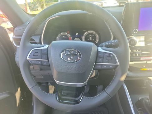 Certified 2026 Toyota Highlander XSE AWD/4WD image 24