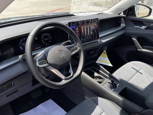 New 2026 Volkswagen Tiguan SE FWD image 10