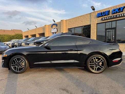 Used 2019 Ford Mustang Premium RWD image 8