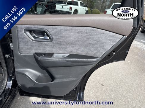 Used 2023 Nissan Rogue SV image 34