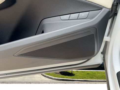 Used 2022 Audi e-tron Premium w/ Interior Protection Package image 22