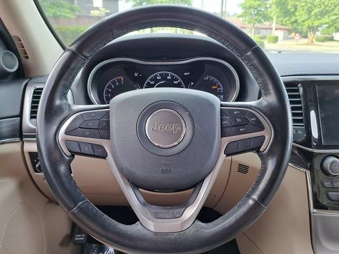 Used 2020 Jeep Grand Cherokee Limited AWD/4WD image 9