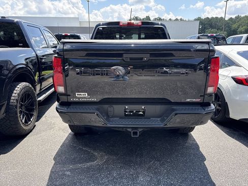 Used 2024 Chevrolet Colorado ZR2 w/ ZR2 Convenience Package III AWD/4WD image 18