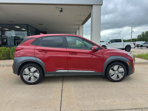 Used 2021 Hyundai Kona Limited w/ Cargo Package FWD image 7