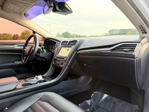 Used 2018 Ford Fusion SE w/ Equipment Group 602A FWD image 21