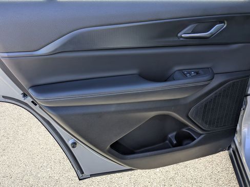 Used 2023 Jeep Grand Cherokee L Laredo image 23