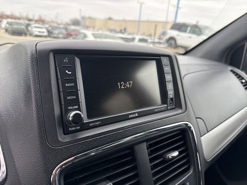 Used 2014 Dodge Grand Caravan R/T image 19