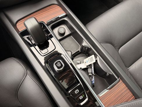 Used 2025 Volvo V60 B5 Cross Country Plus image 22