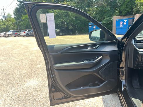 New 2025 Jeep Grand Cherokee Laredo w/ Luxury Tech Group I image 22