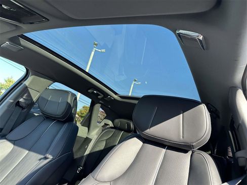 New 2025 Cadillac Optiq Luxury 2 image 17