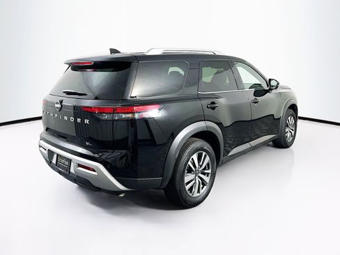 Used 2025 Nissan Pathfinder SL image 9