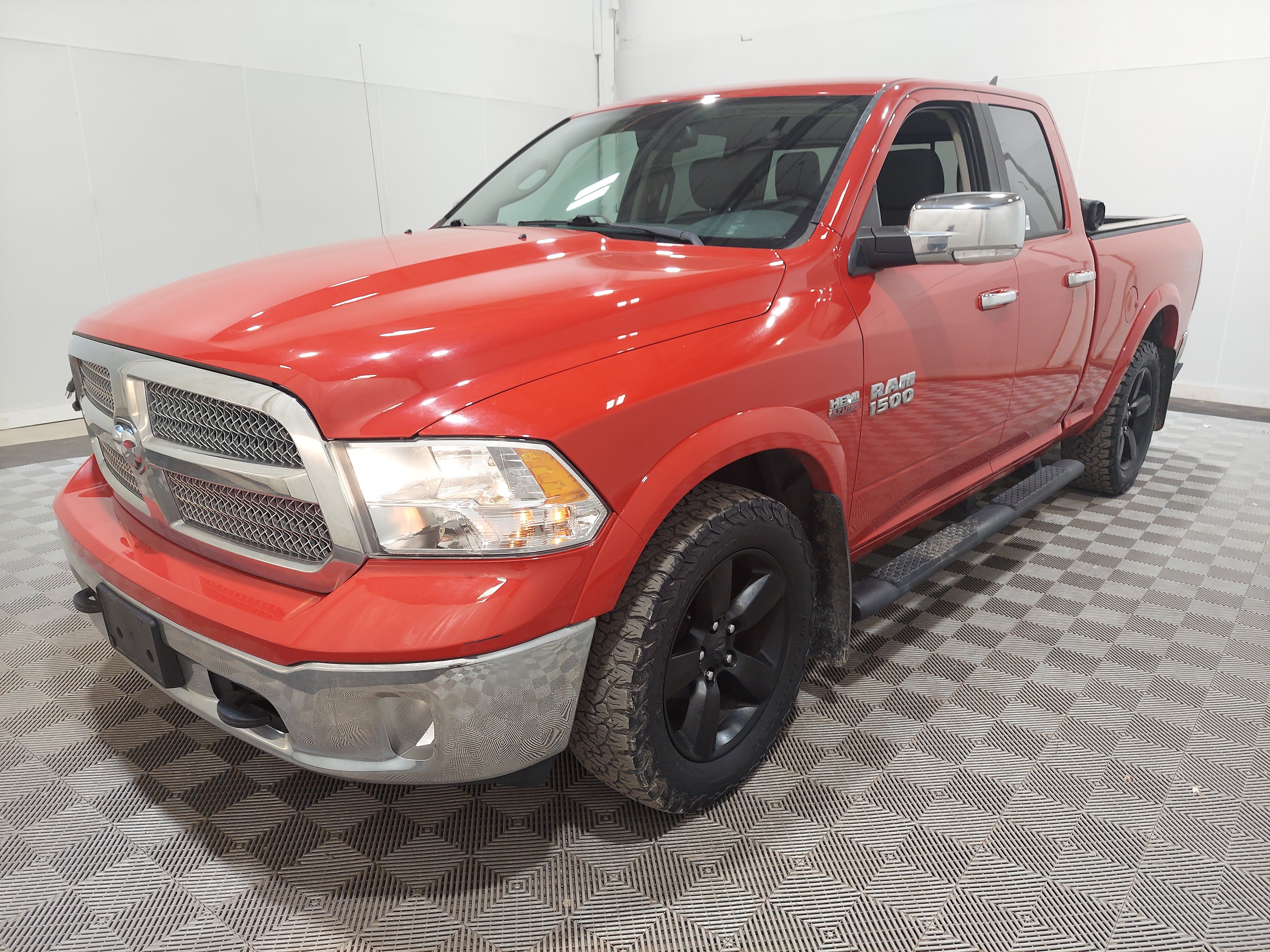 Used 2018 RAM 1500 SLT AWD/4WD image 1