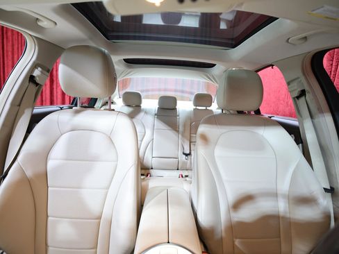 Used 2015 Mercedes-Benz C 300 4MATIC Sedan image 25