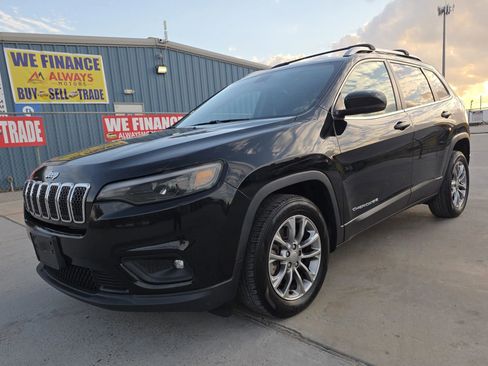 Used 2019 Jeep Cherokee Latitude Plus image 3