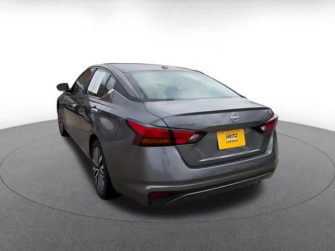 Used 2025 Nissan Altima 2.5 SV FWD image 11