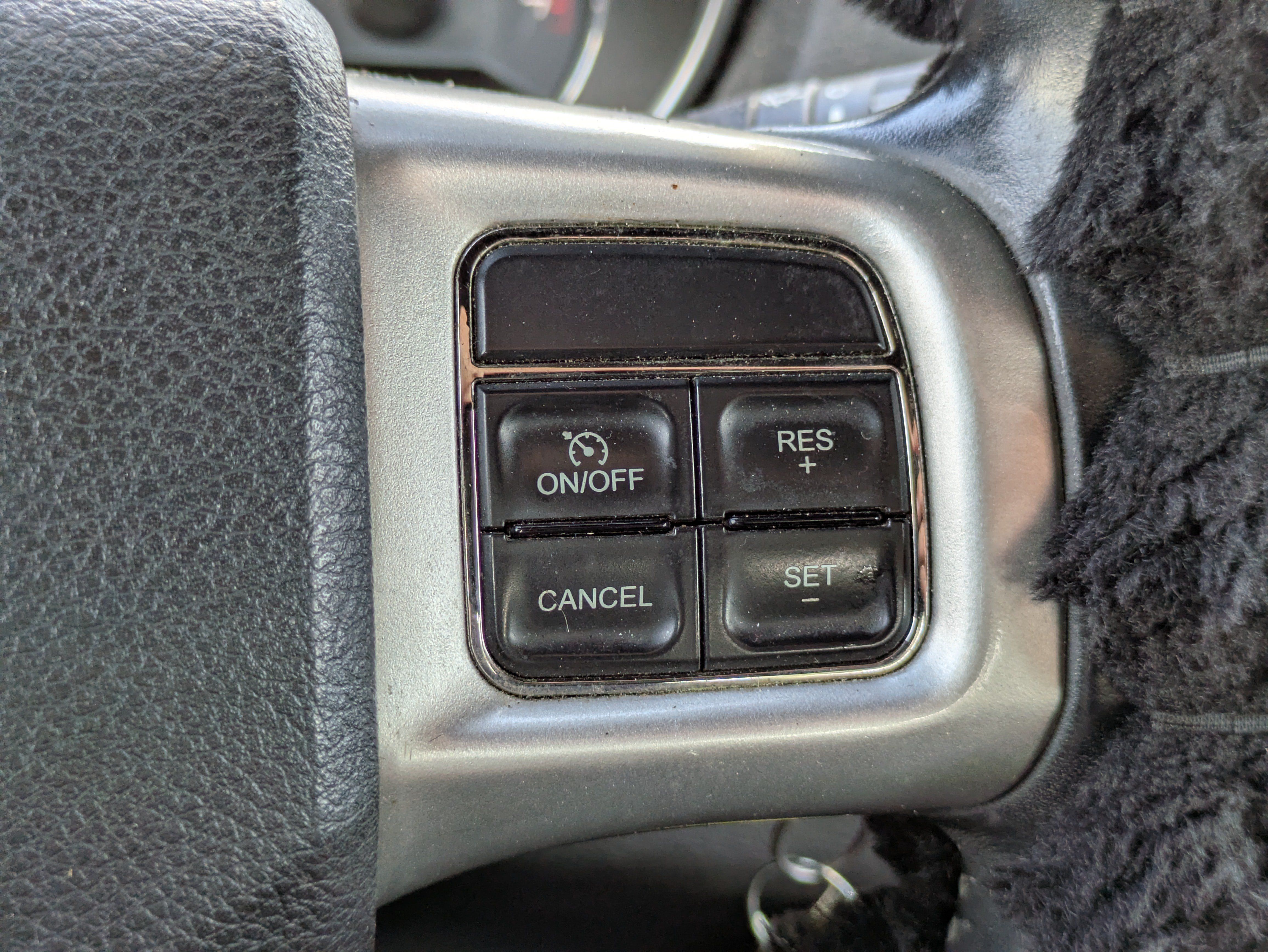 Used 2013 Dodge Avenger SXT FWD image 19