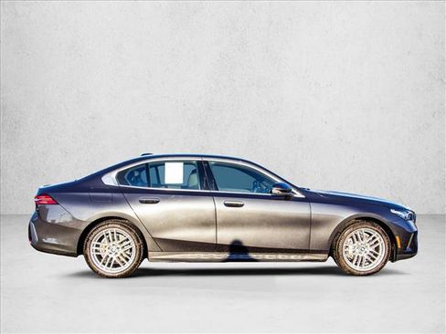 Used 2024 BMW 530i xDrive w/ Premium Package image 4