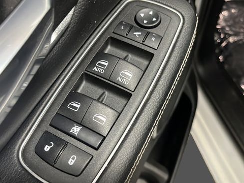 Used 2023 RAM 1500 Laramie AWD/4WD image 21