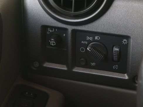 Used 2004 HUMMER H2 w/ Preferred Equipment Group image 24