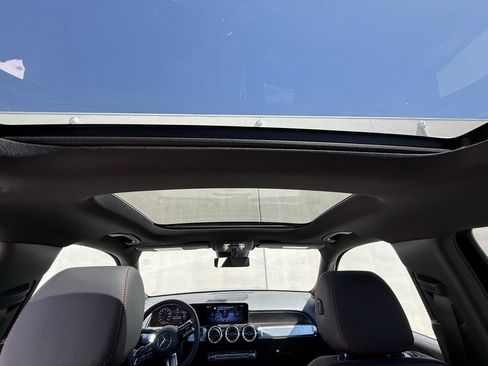 Used 2024 Mercedes-Benz GLB 250 4MATIC image 7