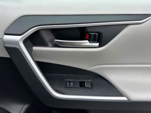 Used 2023 Toyota RAV4 XLE Premium image 19