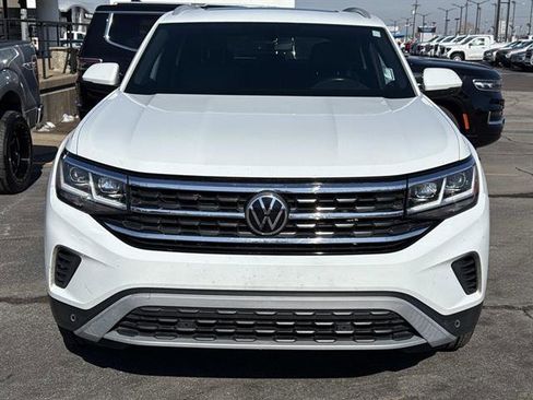 Used 2022 Volkswagen Atlas Cross Sport SE image 2
