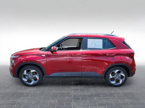 Used 2024 Hyundai Venue SEL FWD image 4