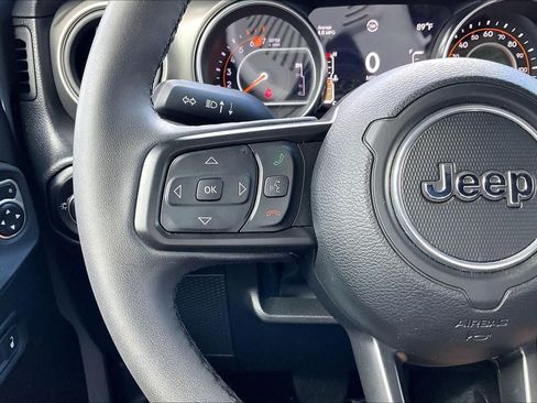 Used 2023 Jeep Wrangler Unlimited Sport AWD/4WD image 18