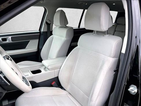 Used 2025 Hyundai Santa Fe SE FWD image 25