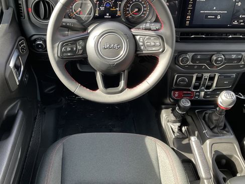 Used 2024 Jeep Wrangler Unlimited Rubicon image 23
