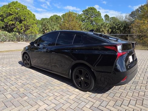 Certified 2022 Toyota Prius L Eco image 9