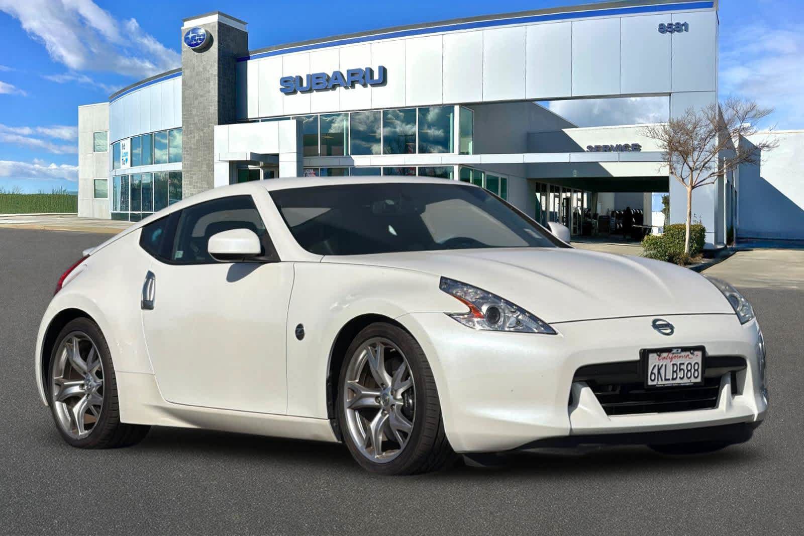 Used 2009 Nissan 370Z Touring w/ Sport Pkg RWD image 3
