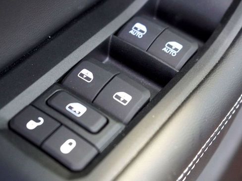 New 2025 Jeep Grand Cherokee Laredo X w/ Luxury Tech Group I image 17