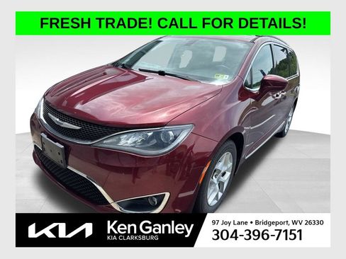 Used 2017 Chrysler Pacifica Touring-L w/ Tire & Wheel Group FWD image 1