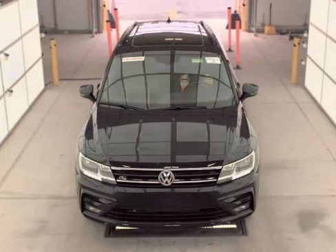 Used 2021 Volkswagen Tiguan SE R-Line AWD/4WD image 2
