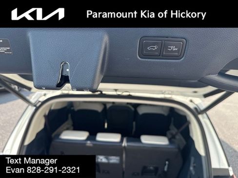 Used 2025 Kia Carnival EX FWD image 11