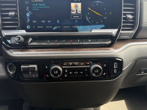 Used 2025 Chevrolet Silverado 1500 LT AWD/4WD image 12