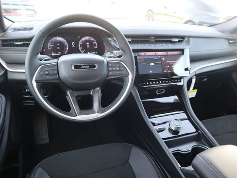 New 2026 Jeep Grand Cherokee Altitude AWD/4WD image 2