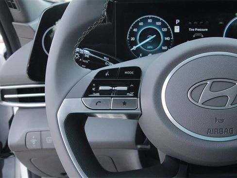 Certified 2025 Hyundai Elantra SEL image 16