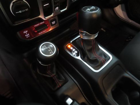 Used 2019 Jeep Wrangler Unlimited Rubicon AWD/4WD image 16