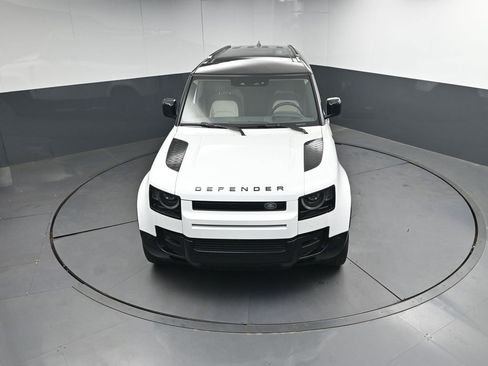 Used 2024 Land Rover Defender 110 X-Dynamic SE AWD/4WD image 38