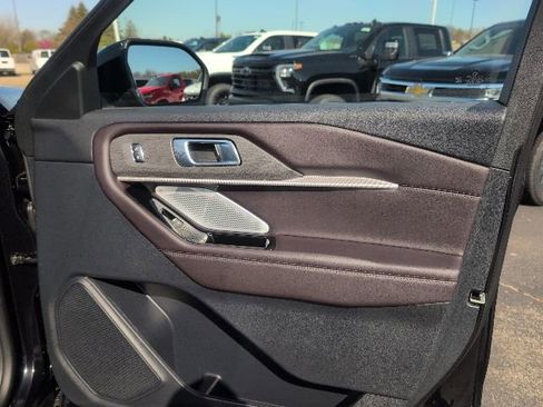 Used 2025 Ford Explorer Platinum AWD/4WD image 52