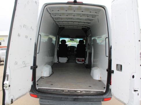 Used 2015 Mercedes-Benz Sprinter 2500 image 14