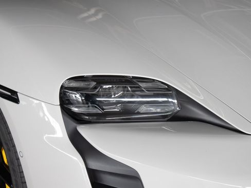 Certified 2022 Porsche Taycan Turbo S AWD/4WD image 31