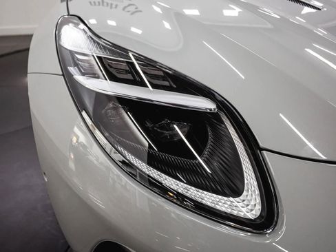 Used 2024 Aston Martin DB12 Convertible RWD image 39