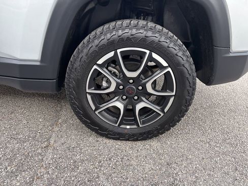 Used 2025 Jeep Compass Trailhawk w/ Trailhawk Elite Group image 18